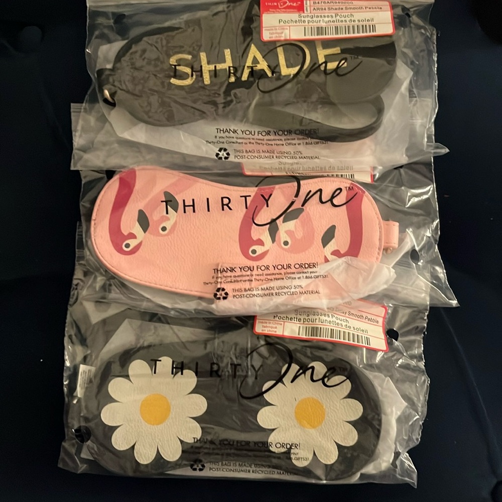 thirty-one Sunglasses Pouch with strap